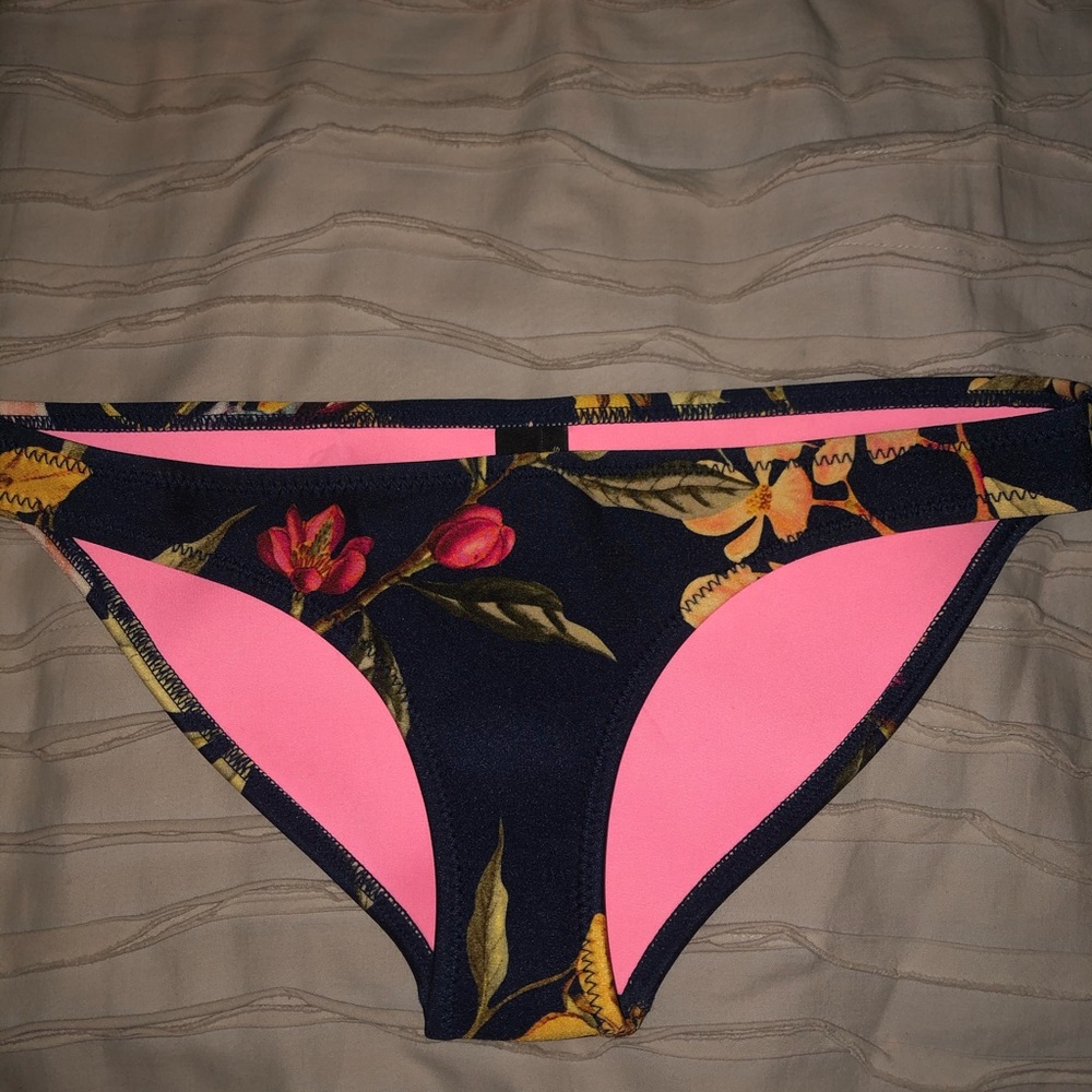 Triangl Bikini Bottom Small